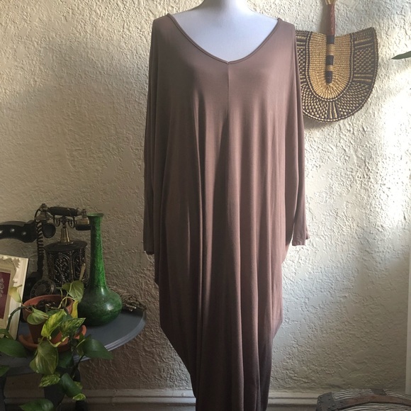 ❤️Host Pick ❤️Long Dolman Sleeve Taupe Maxi Dress - Picture 2 of 4